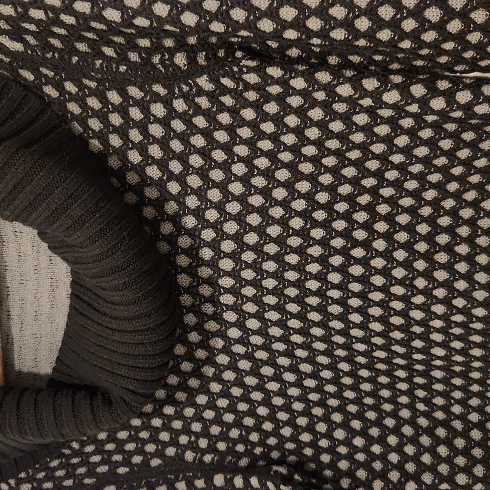 Express Sweater - Picture 2 of 4